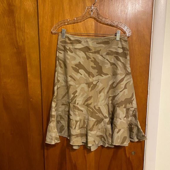 DKNY Jean Camouflage Ruffle Trump Flare Side Zipper Midi 
Skirt, Women Size 4 - Picture 1 of 5